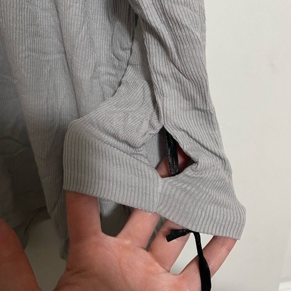 Michael Lauren Nero Long Sleeve Mock Neck Top - Picture 4 of 5